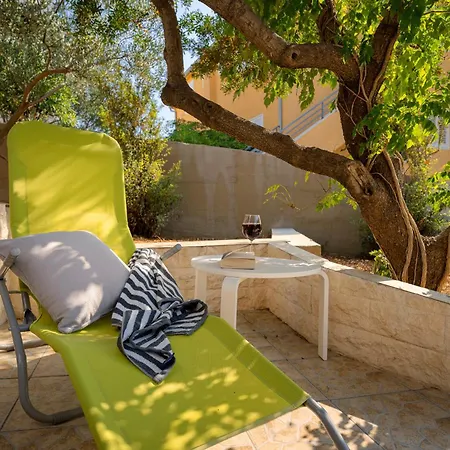 Big Sunny Terrace Hvar Apartment