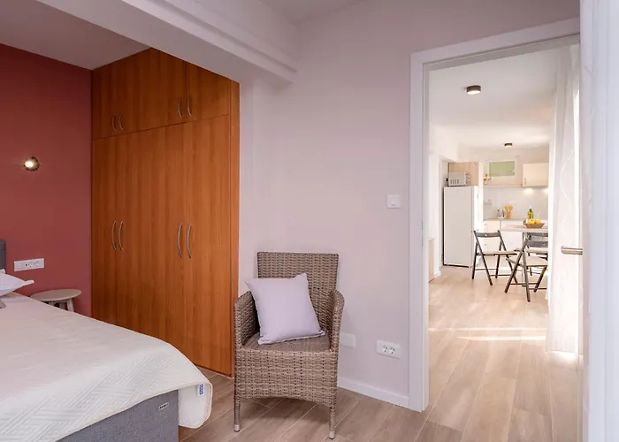 Big Sunny Terrace Hvar Apartment *