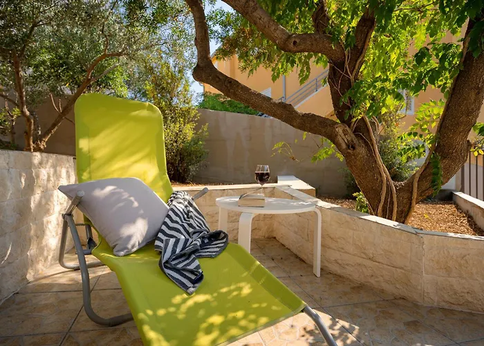 Big Sunny Terrace Hvar Apartment